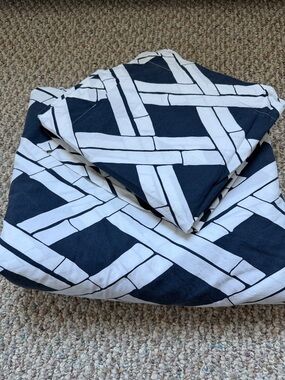 Pottery Barn Navy and White Interlocking Geometric Duvet Cover